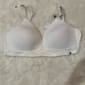 White Wirefree No Show Bra 36C
